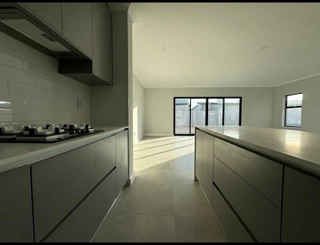 4 BEDROOM HOUSE FOR SALE IN SANDOWN